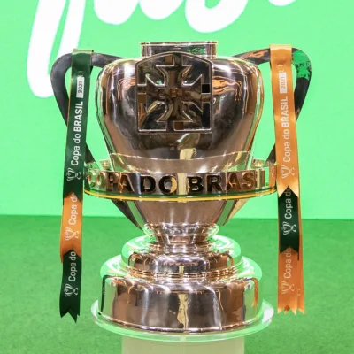 Taça da Copa do Brasil (Foto: Thais Magalhães/CBF)