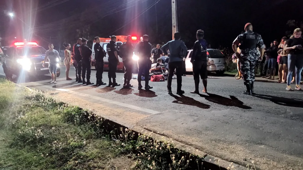 A vítima foi socorrida pelo Samu e levada ao Hospital Geral de Roraima (Foto: Marília Mesquita/FolhaBV) 