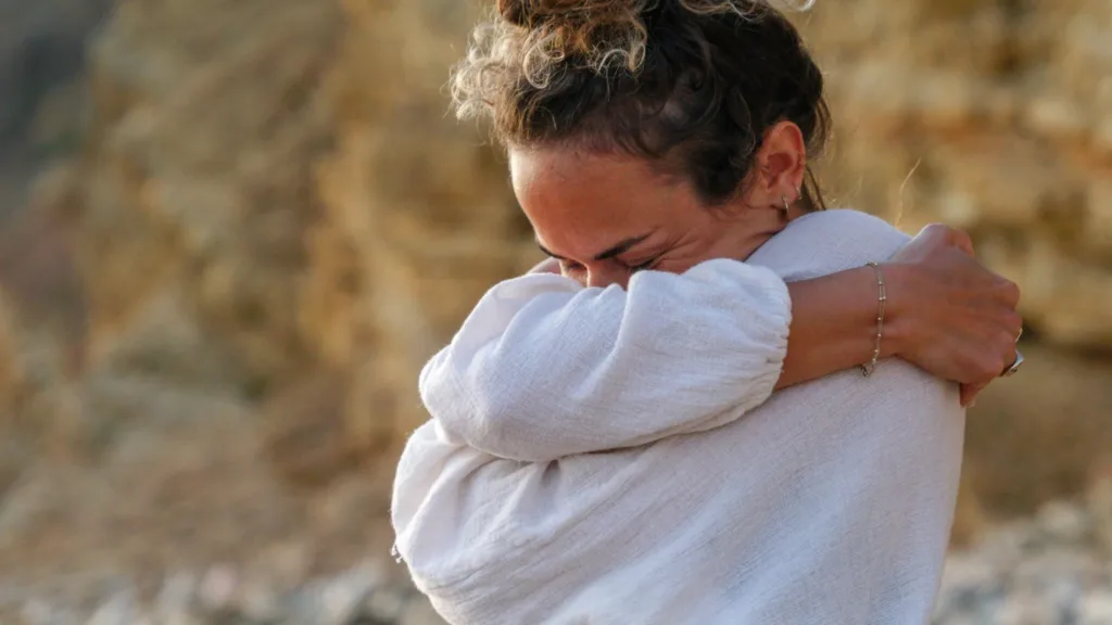 O medo irracional de tocar em outras pessoas também é conhecido como haptefobia (Foto: Divulgação)