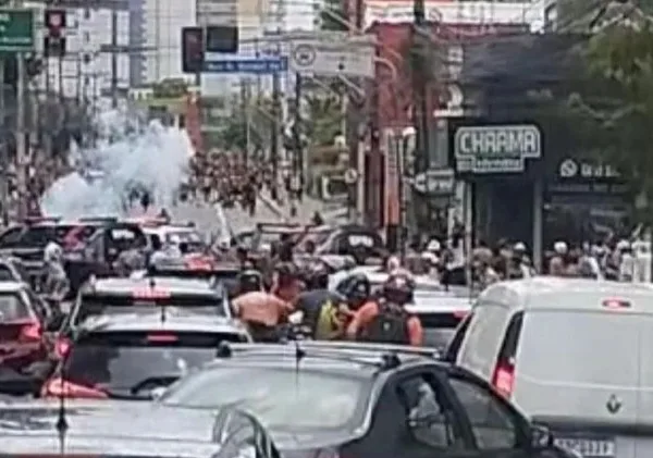 A violência foi registrada nos bairros da Madalena e Torre, além do entorno do Estádio do Arruda, na Zona Norte da capital. (Foto: Reprodução/Internet)