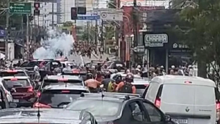 A violência foi registrada nos bairros da Madalena e Torre, além do entorno do Estádio do Arruda, na Zona Norte da capital. (Foto: Reprodução/Internet)