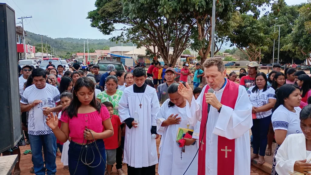 Evento foi marcado pela tradicional procissão pelas ruas da sede do município, iniciando em frente à igreja católica na avenida Martiniano Vieira. (Foto: Divulgação)