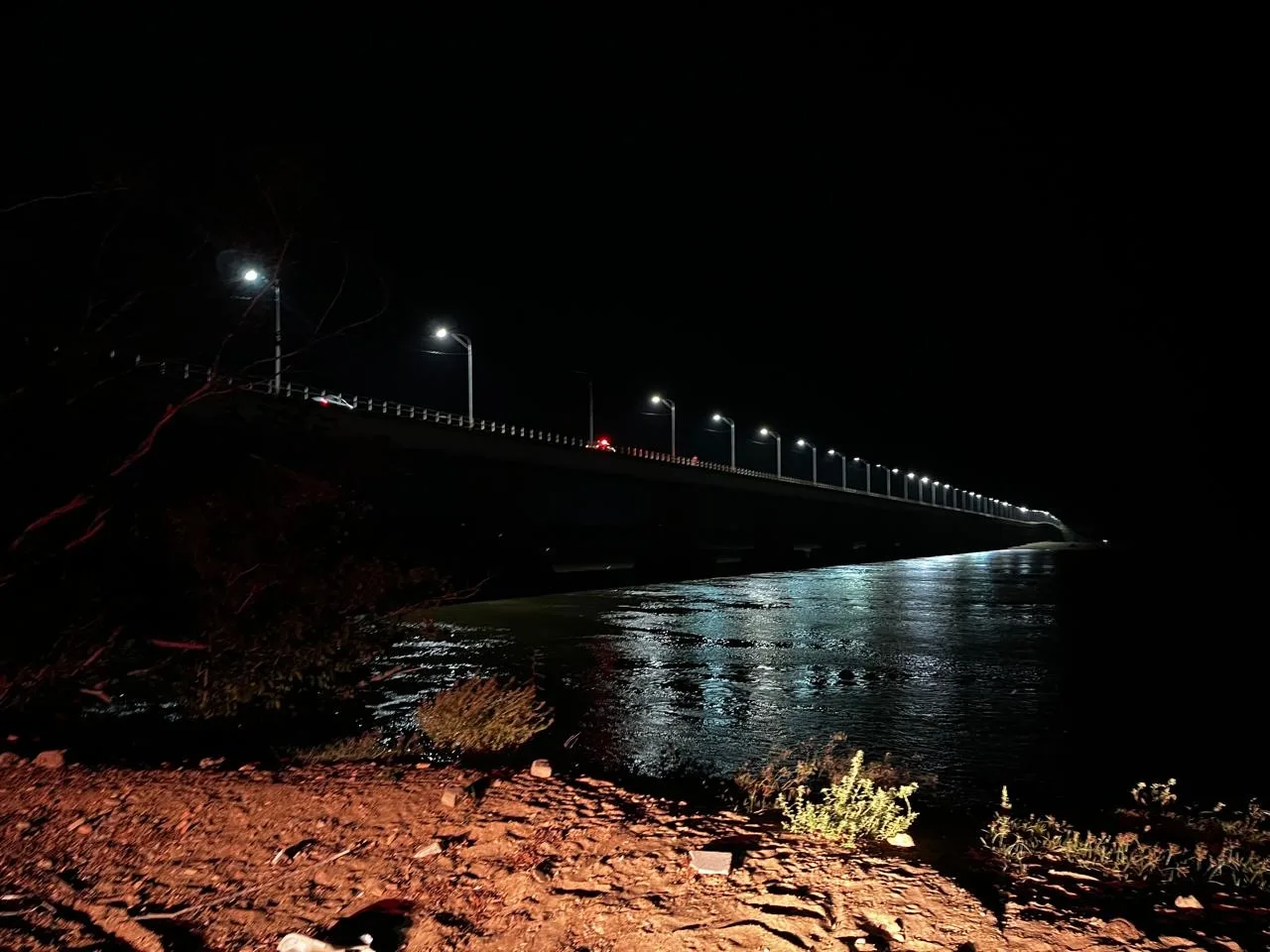 Policial desaparece no rio Branco ao tentar salvar jovem que pulou da Ponte dos Macuxis