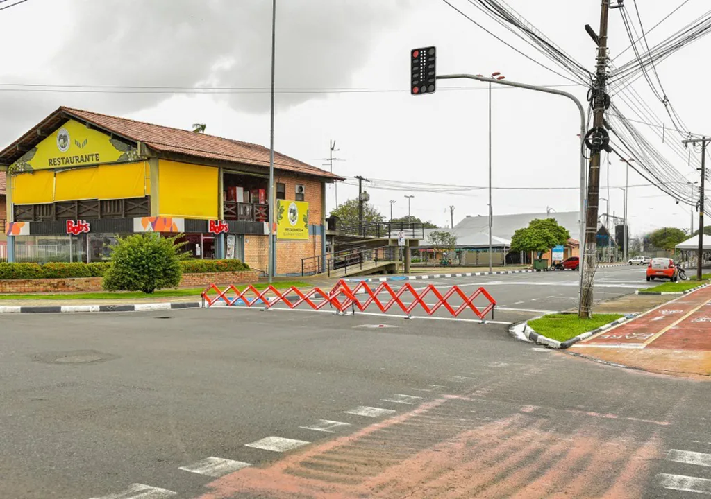 Avenida Cap. Ene Garcês interditada (Foto: SEMUC)