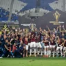 Jogadores comemorando a conquista da Supercopa. (Foto: Gilvan de Souza/CRF)