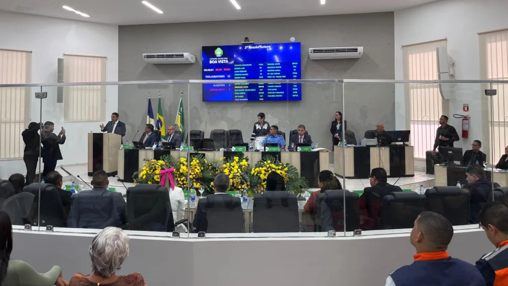 Presidente da Câmara, vereador Genilson Costa enfatizou a transparência da casa em seu discurso (Foto: Leandro de Sousa/FolhaBV)