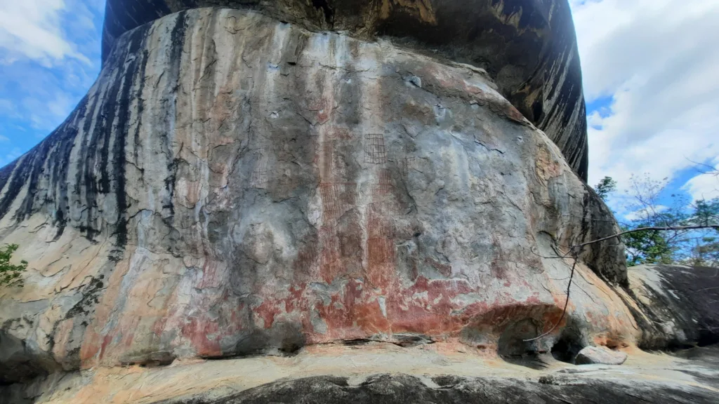 Pedra Pintada, um dos sítios arqueológicos de Roraima apresentados nas publicações. (Foto: Acervo Iphan)