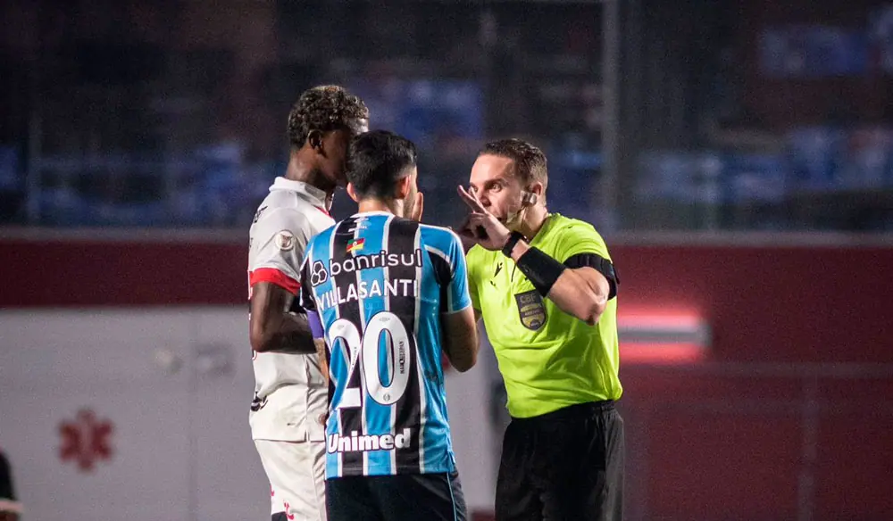 Gustavo durante polêmica partida entre São Paulo x Grêmio - 17.07.2024 (Foto: Guilherme Veiga)