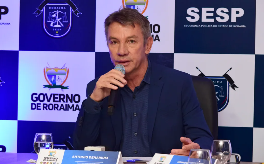 O governador Antonio Denarium durante entrevista coletiva