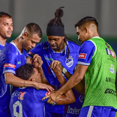 Jogadores celebram gol do São Raimundo contra o Amazonas pelas quartas de final da Copa Verde (Foto: Hélio Garcias/BV Esportes)