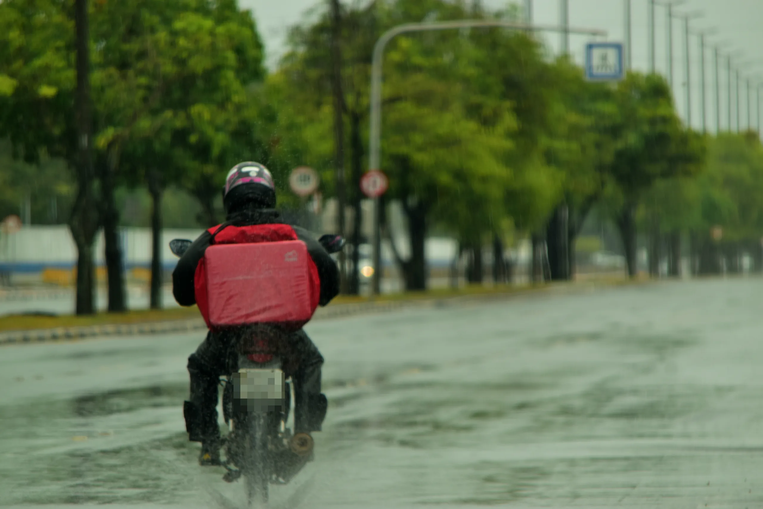 Aumento de acidentes: Cuidados no trânsito para motociclistas em período de chuva