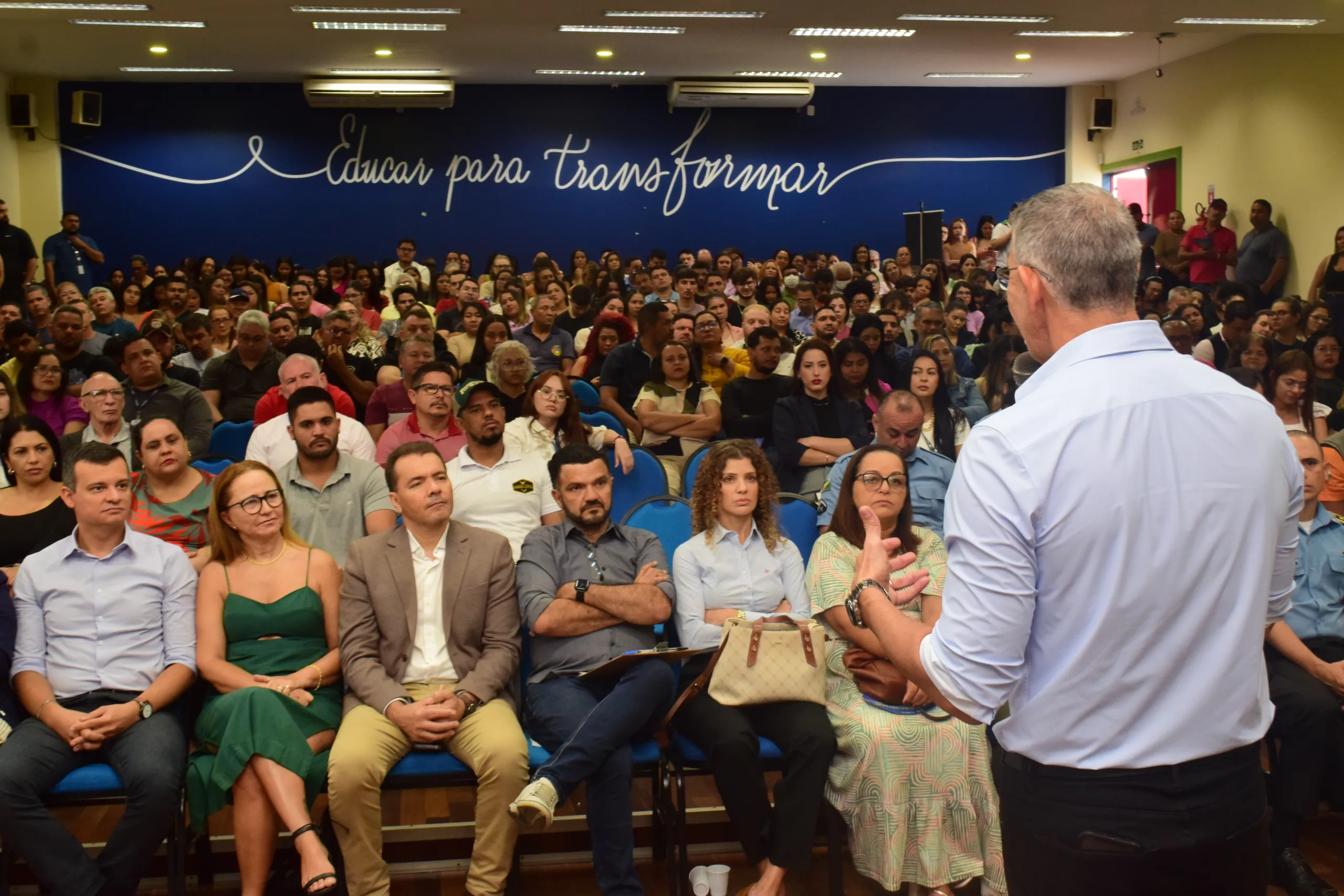 Multicampeão no basquete palestra para servidores