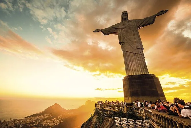 Inaugurado em 12 de outubro de 1931, o Cristo Redentor está localizado no topo do Morro do Corcovado (Foto: Divulgação)