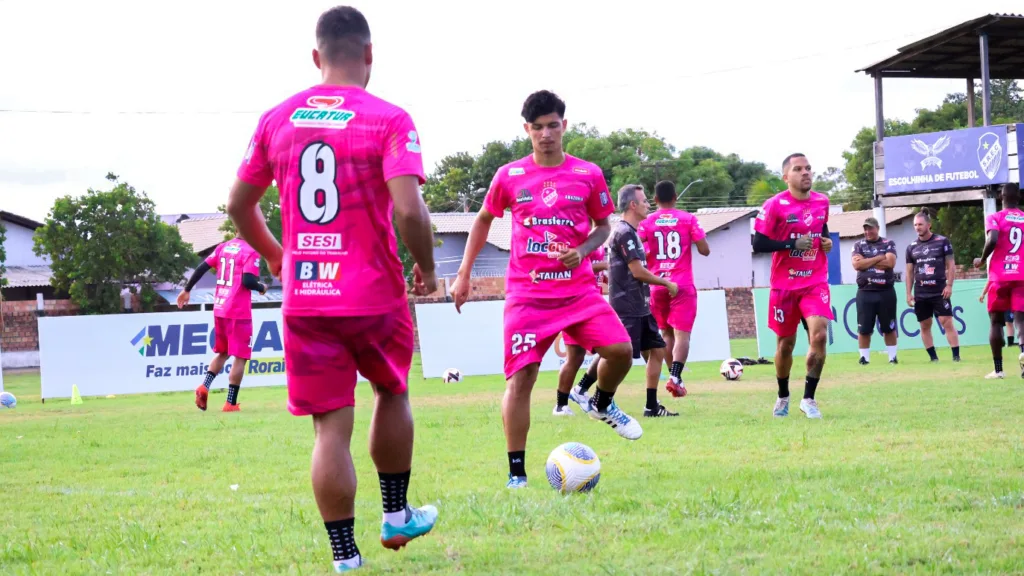 Treino realizado na tarde desta terça-feira (Foto:Débora Nascimento/FolhaBV)