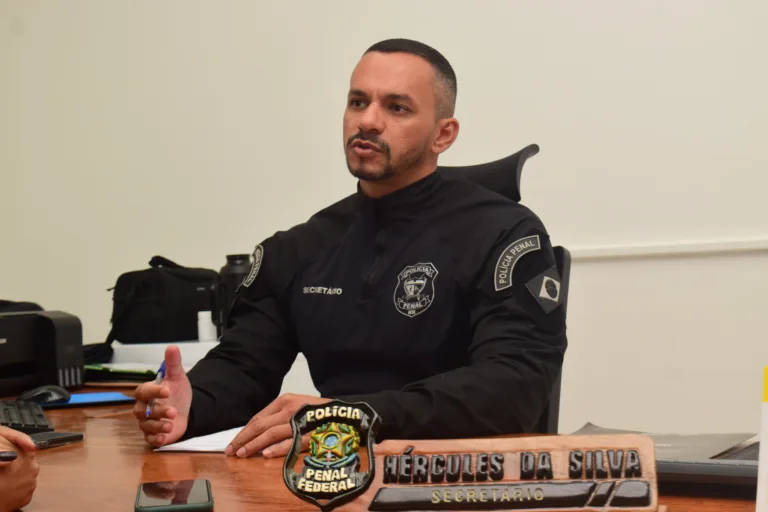 Após anunciar saída, Governo mantém Hércules Pereira na Sejuc sem comunicado oficial