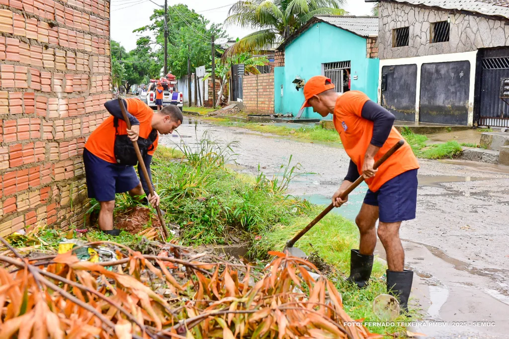O grande volume de água em um curto espaço de tempo sobrecarregou o sistema de drenagem, diminuindo a velocidade do escoamento (Foto: SEMUC) O grande volume de água em um curto espaço de tempo sobrecarregou o sistema de drenagem, diminuindo a velocidade do escoamento (Foto: SEMUC)
