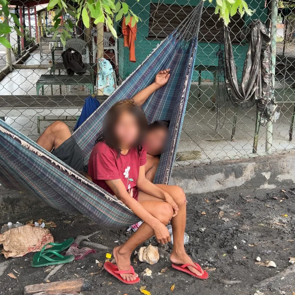 Indígenas em situação de vulnerabilidade social na Feira do Produtor (Foto: Ascom Nicoletti)