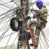 Reparo de danos na rede elétrica da capital estão sendo realizados desde a manhã deste sábado (8). Foto: Nilzete Franco/FolhaBV