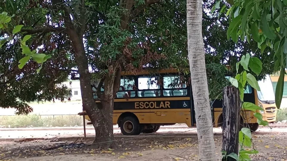 Um dos ônibus que estaria quebrado e parado na Vila Campos Novos. Foto: arquivo pessoal