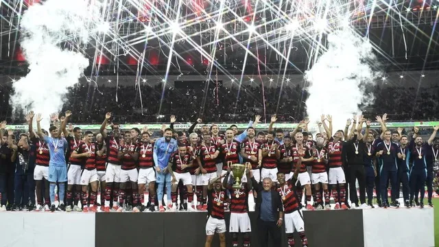 Jogadores do Flamengo comemorando Campeonato Carioca de 2025. (Foto: André Durão)