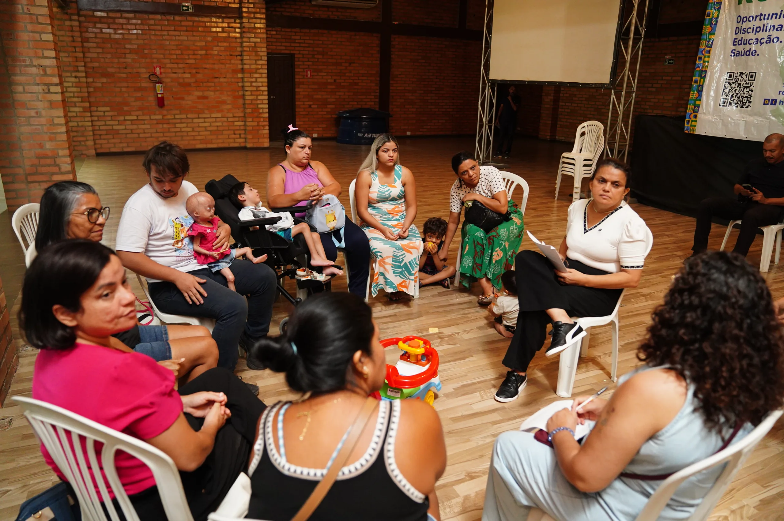 Durante o encontro, a deputada federal Helena Lima discutiu a implantação do primeiro Centro de Atendimento Especializado em Doenças Raras de Roraima (Foto: Ascom Helena Lima)