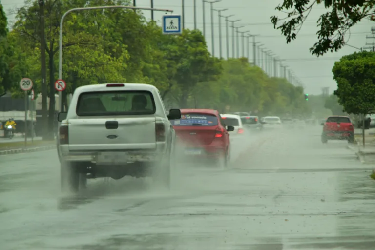 INMET emite alerta de chuva intensa neste sábado em Roraima