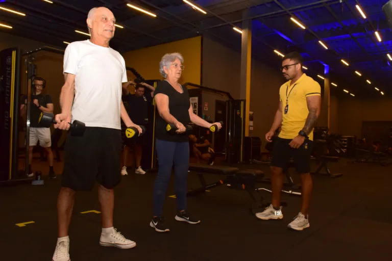 Expectativa de vida sobe para 76,6 anos em 2024 e avanço de hábitos saudáveis entre idosos impulsiona longevidade