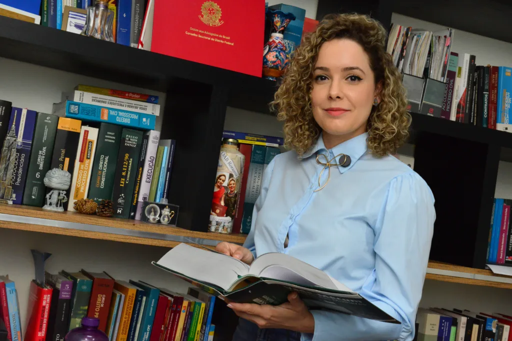 'Mulheres no Direito: Conquistando espaços e fazendo história'; Conheça a trajetória de Clarissa Vencato 'Mulheres no Direito: Conquistando espaços e fazendo história'; Conheça a trajetória de Clarissa Vencato