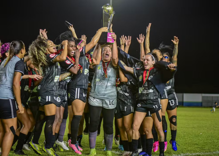 Previamente classificada para a Série A3, a equipe do Rio Negro agora se esforça para chegar à elite. (Foto: BV Esportes/Hélio Garcias)