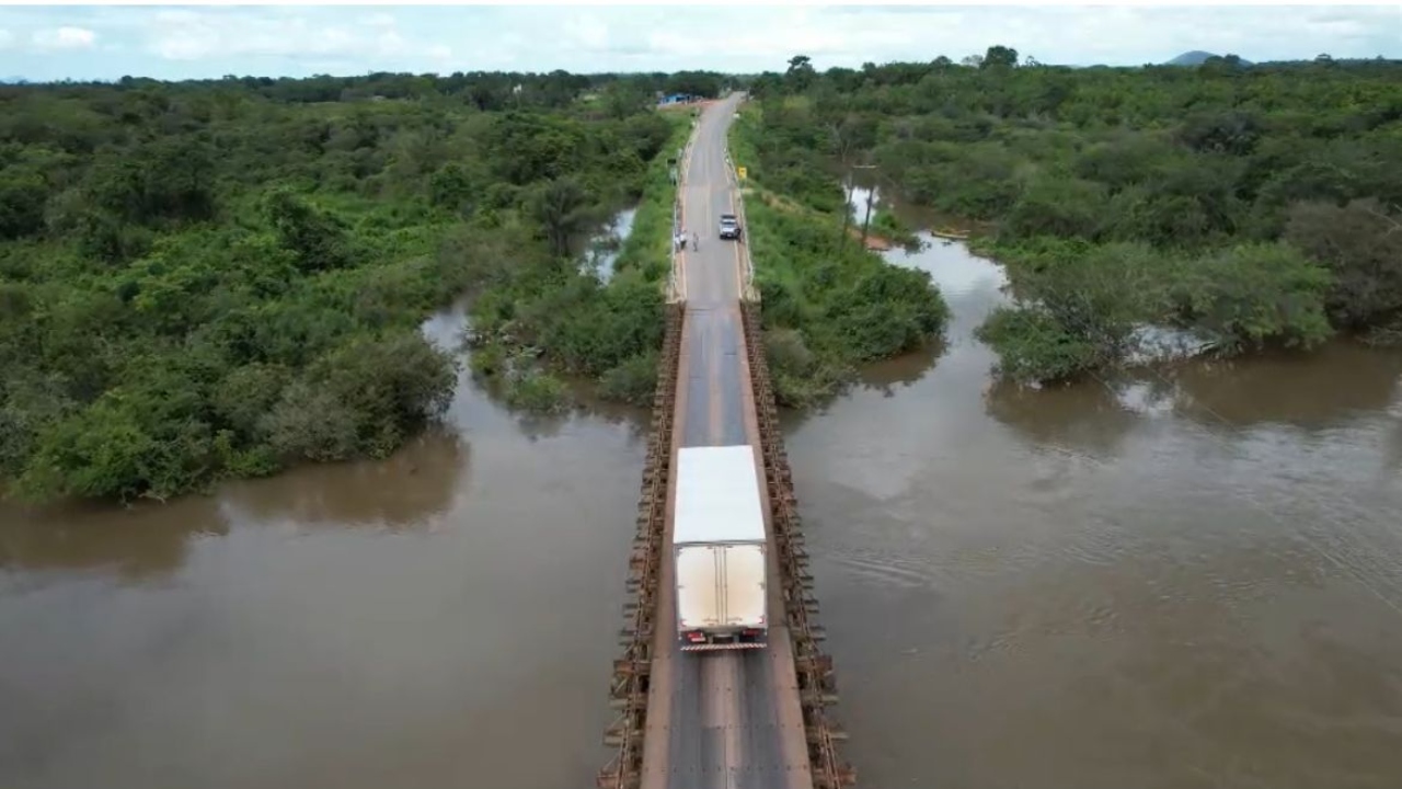 Ponte sobre o rio Cachorro fica no quilômetro 165 da BR-432
