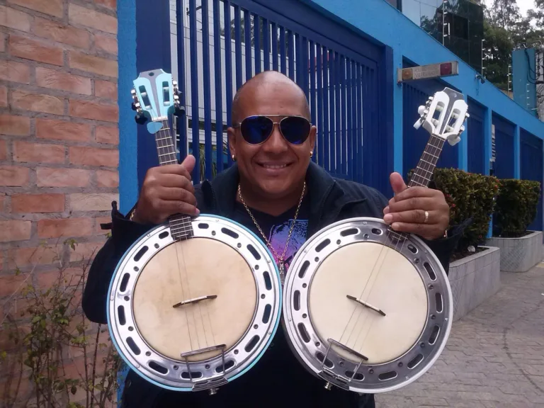 O cantor começou a sua história no mundo do samba aos 14 anos
