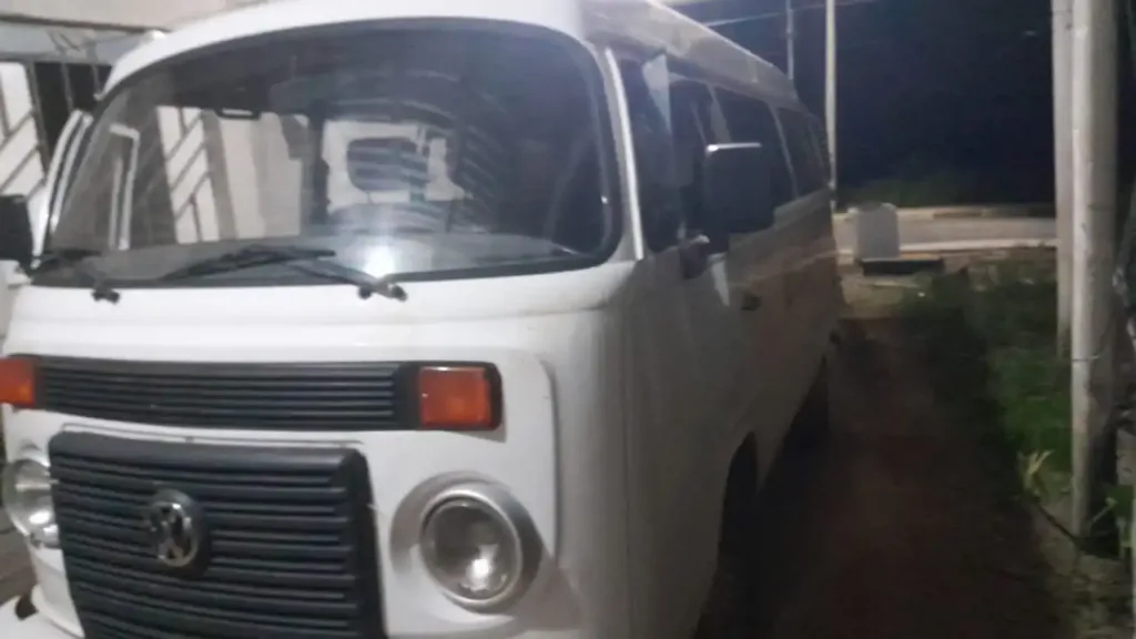Kombi é usada como transporte escolar Kombi é usada como transporte escolar