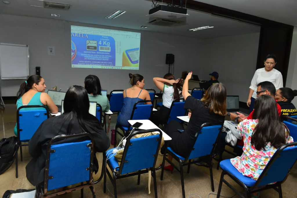 Ação itinerante auxilia população com orientações sobre empreendimento até sexta-feira