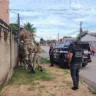 Na ação, foram cumpridos três mandados de busca e apreensão em residências localizadas nos bairros Tancredo Neves e Cidade Satélite, além de uma empresa no Centro de Boa Vista (Foto: ASCOM/PCRR) 