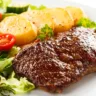 A maneira como distribuímos os alimentos no prato e a sequência em que os ingerimos pode influenciar significativamente o controle dos níveis de açúcar no sangue (Foto: Divulgação)