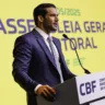 O novo presidente da CBF, Samir Xaud, durante primeiro pronunciamento após a eleição (Foto: Rafael Ribeiro/CBF)