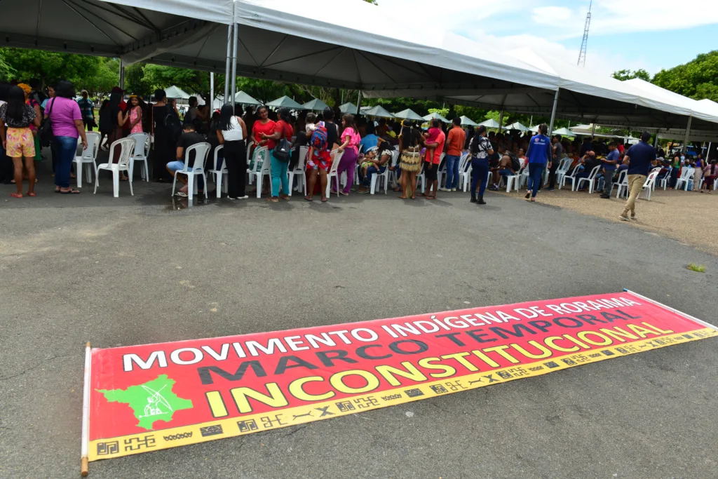 5º Acampamento Terra Livre reúne povos indígenas na Praça do Centro Cívico 5º Acampamento Terra Livre reúne povos indígenas na Praça do Centro Cívico