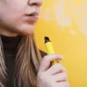 Engana-se quem acredita que, por não haver fumaça ou alcatrão, o vape seja uma alternativa mais segura ao cigarro convencional (Foto: Divulgação)