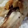 Pedaço de frango com larvas de varejeira (Foto: Reprodução)