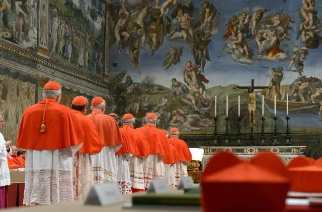 O conclave na Capela Sistina (Foto: reprodução/VaticanNews)