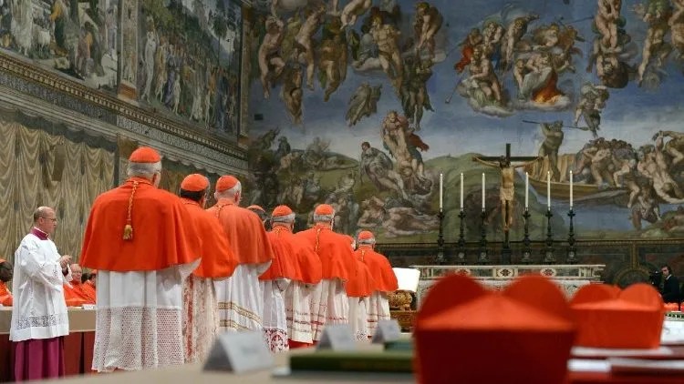 O conclave na Capela Sistina (Foto: reprodução/VaticanNews) O conclave na Capela Sistina (Foto: reprodução/VaticanNews)