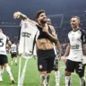 Camisa 9 marca seu segundo hat-trick no Timão