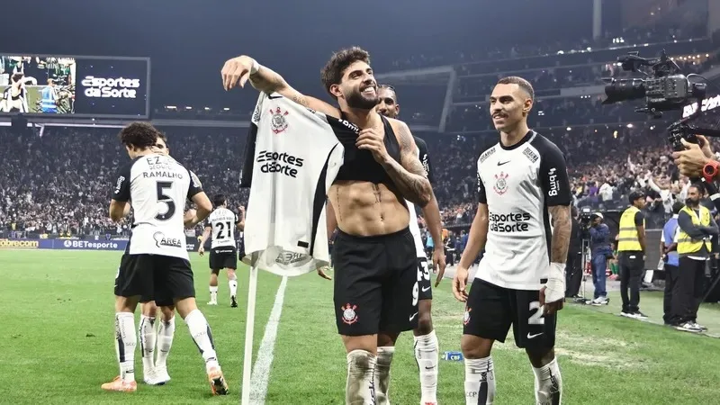 Camisa 9 marca seu segundo hat-trick no Timão Camisa 9 marca seu segundo hat-trick no Timão