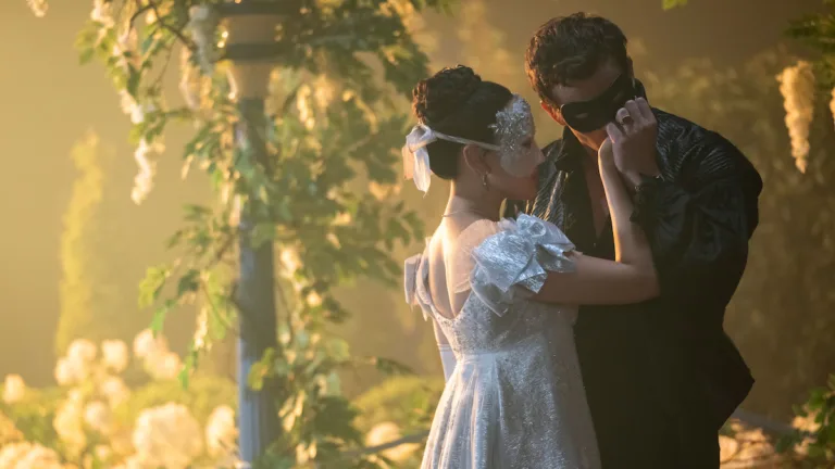 A diferença social entre os dois protagonistas lembra o conto de Cinderela (Foto Divulgação)