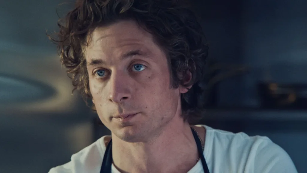 Jeremy Allen White conquistou o Emmy de Melhor Ator por sua atuação em O Urso, série que, desde sua estreia em 2022 (Foto Divulgação) Jeremy Allen White conquistou o Emmy de Melhor Ator por sua atuação em O Urso, série que, desde sua estreia em 2022 (Foto Divulgação)