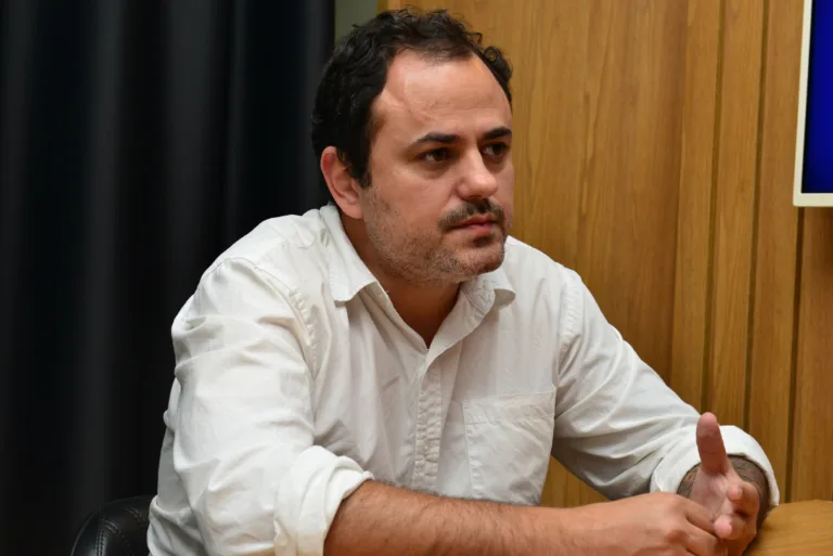 O deputado federal Glauber Braga em entrevista à Folha (Foto: Nilzete Franco/FolhaBV)