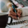 Escrita terapêutica: 5 benefícios dessa prática para a saúde mental