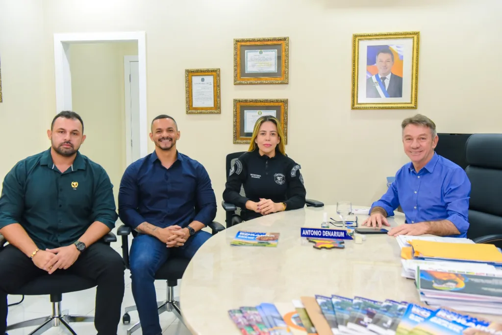 André Fraga Lima, Hércules Pereira, Michelly Viau e p governador Antonio Denarium em reunião nesta quinta (21). Foto: Thiago Feitosa