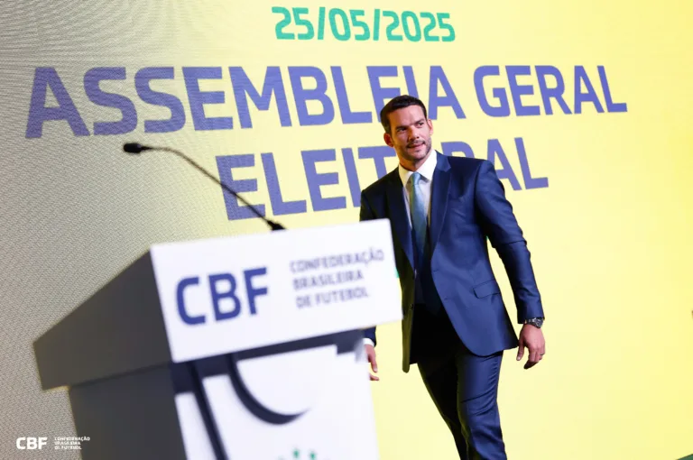 O novo presidente da CBF, Samir Xaud, durante eleição neste domingo (Foto: Rafael Ribeiro/CBF)