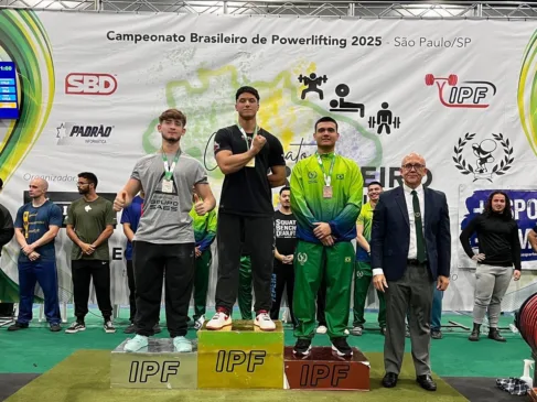 André Coimbra, à direta, conquistou a medalha de Bronze. (Foto: Divulgação)